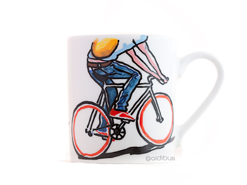 taza con bicicleta